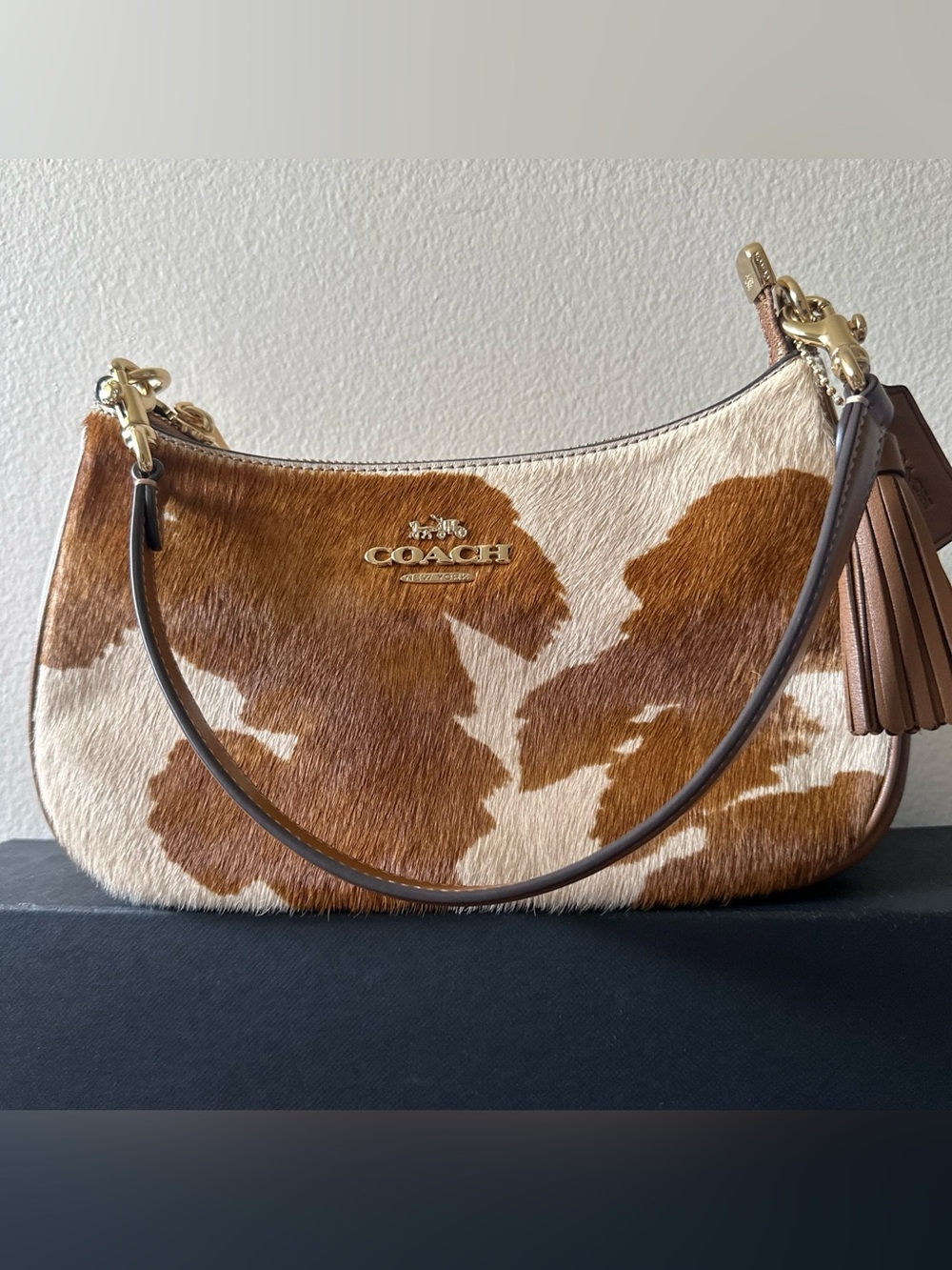NWT Coach Outlet Teri Shoulder Bag In Haircalf With Cow Print - Picture 4 of 7